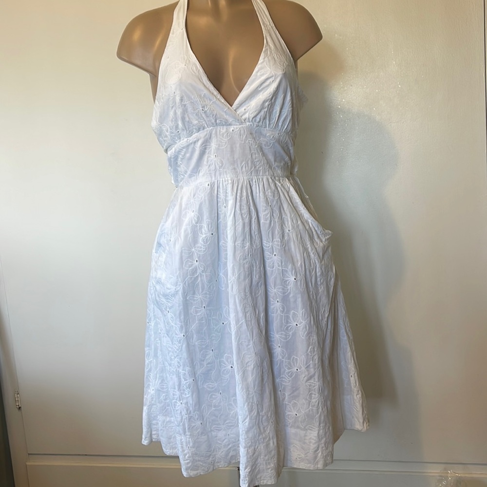 BISOU BISOU  Womens Gorgeous Summer V neck white color  Dress sz 12”w pockets,